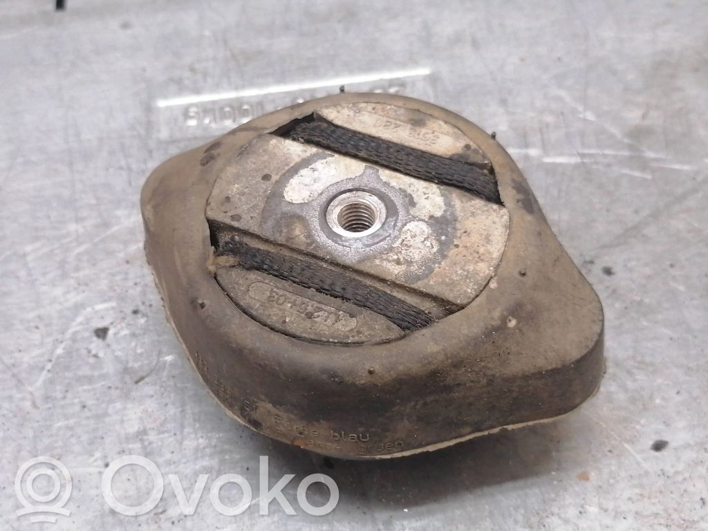 Audi A4 S4 B7 8E 8H Engine mount bracket 