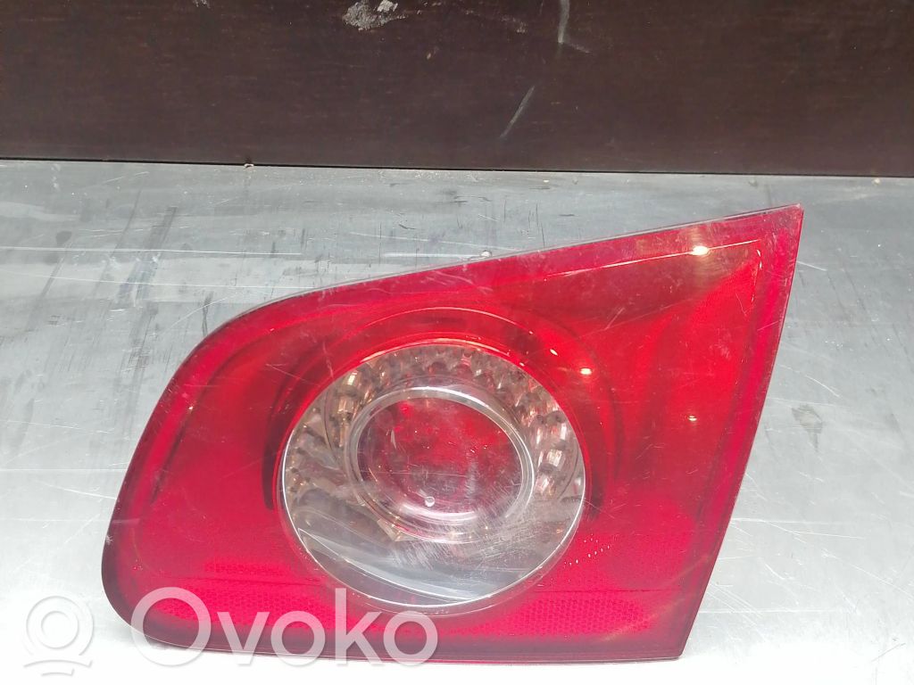Lampy tylnej klapy bagażnika   3C9945094A