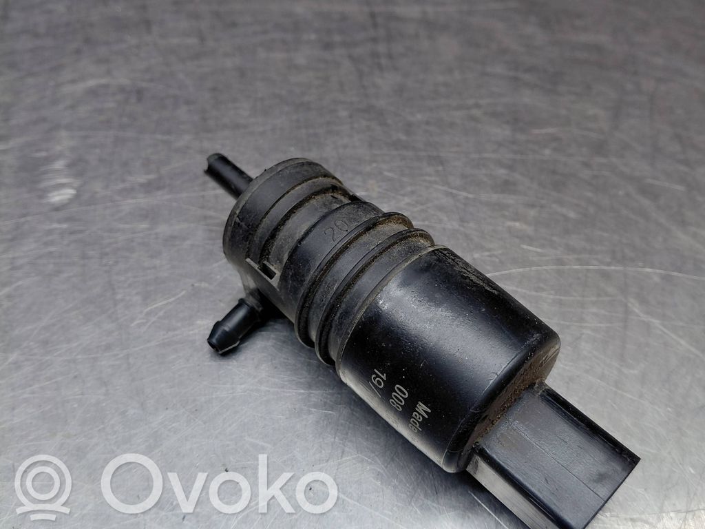 Mercedes-Benz E W211 Windscreen/windshield washer pump 