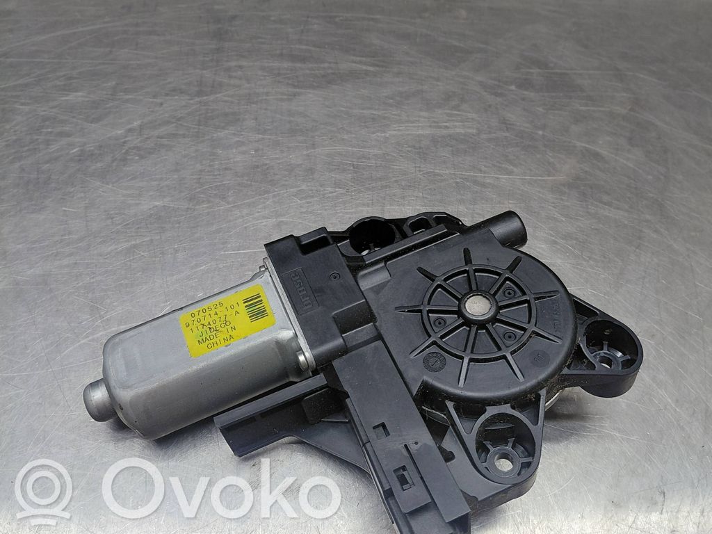 Silnik regulatora szyby drzwi przednich   970714101,1174077A,070525