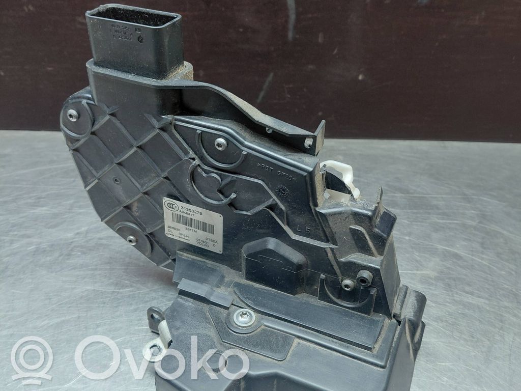 Volvo V70 Aizmugurē slēdzene 
