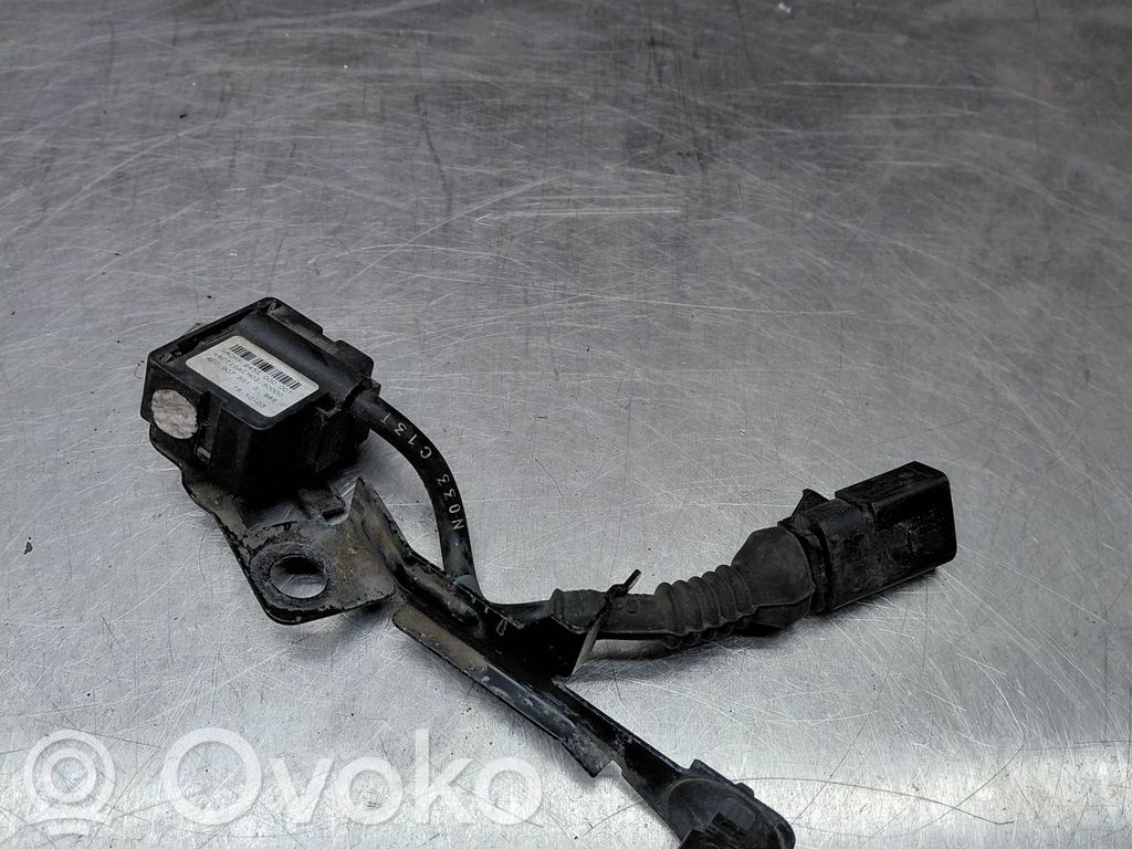 Audi A8 S8 D3 4E Priekinės pakabos aukščio daviklis 