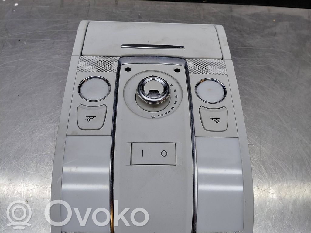 Audi A6 S6 C6 4F Front seat light 