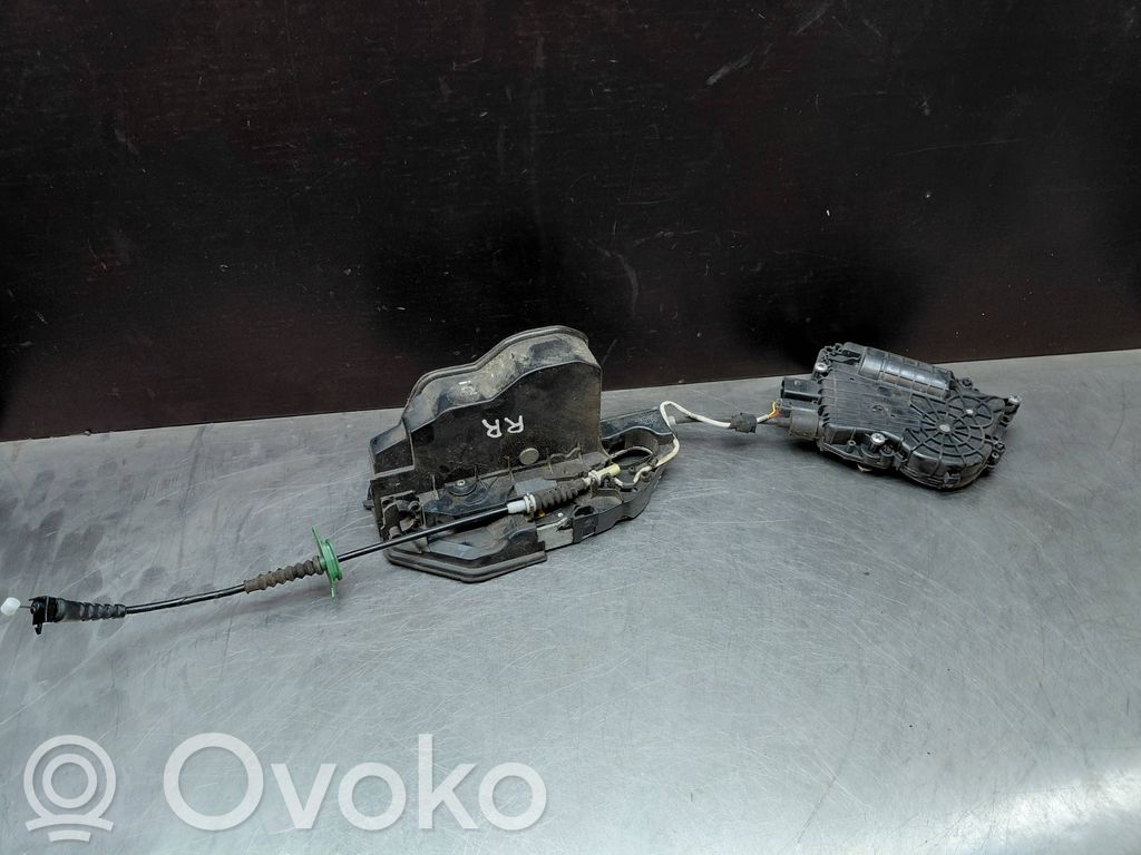 BMW 5 E60 E61 Galinių durų spyna 