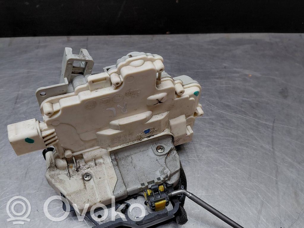 Audi A6 S6 C6 4F Takaoven lukko 