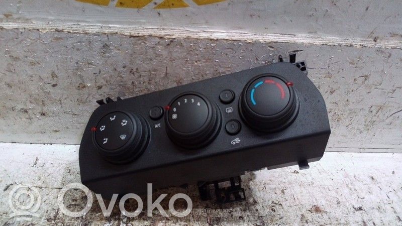 Dacia Sandero III Climate control unit 