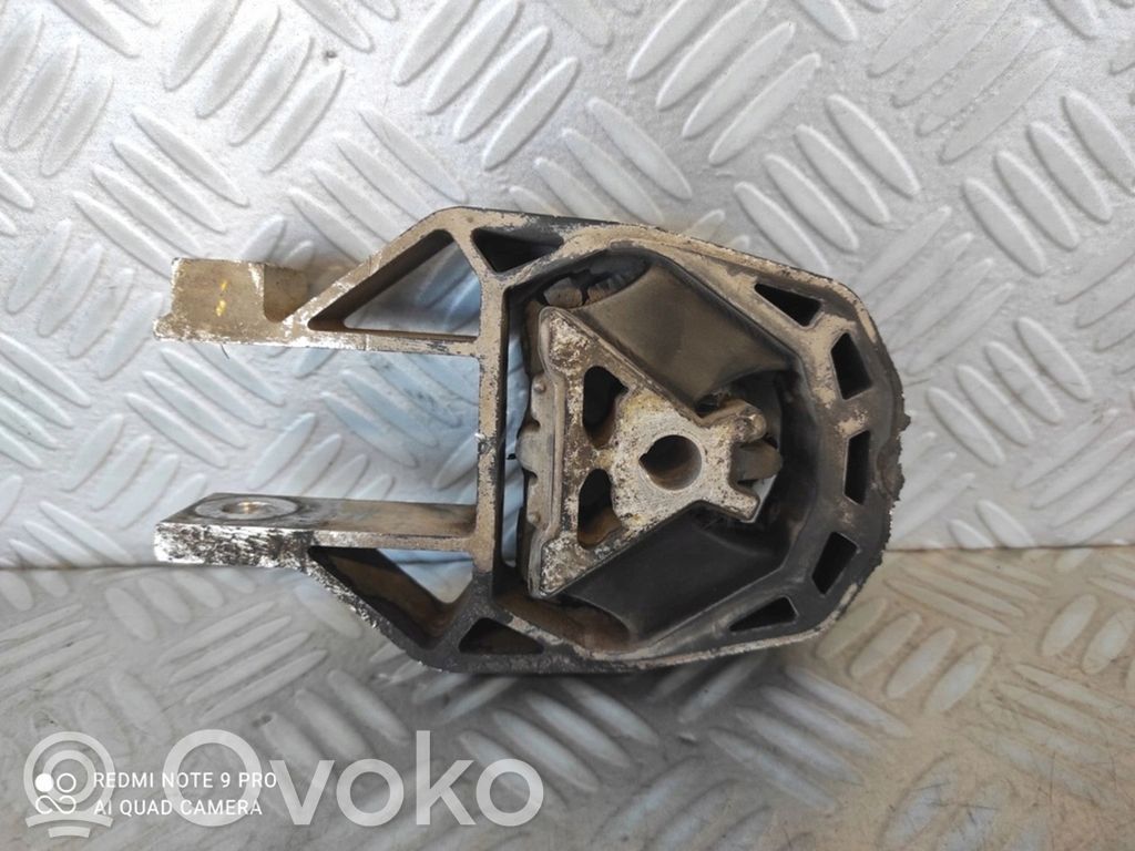 Ford Focus Engine mount bracket 