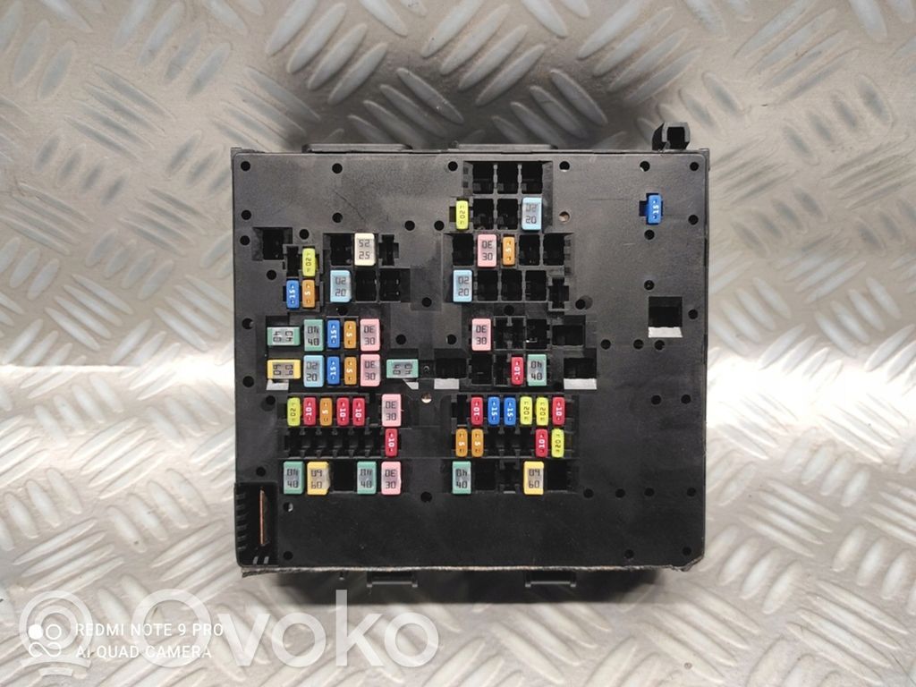 Ford Fiesta Skrzynka bezpieczników / Komplet 