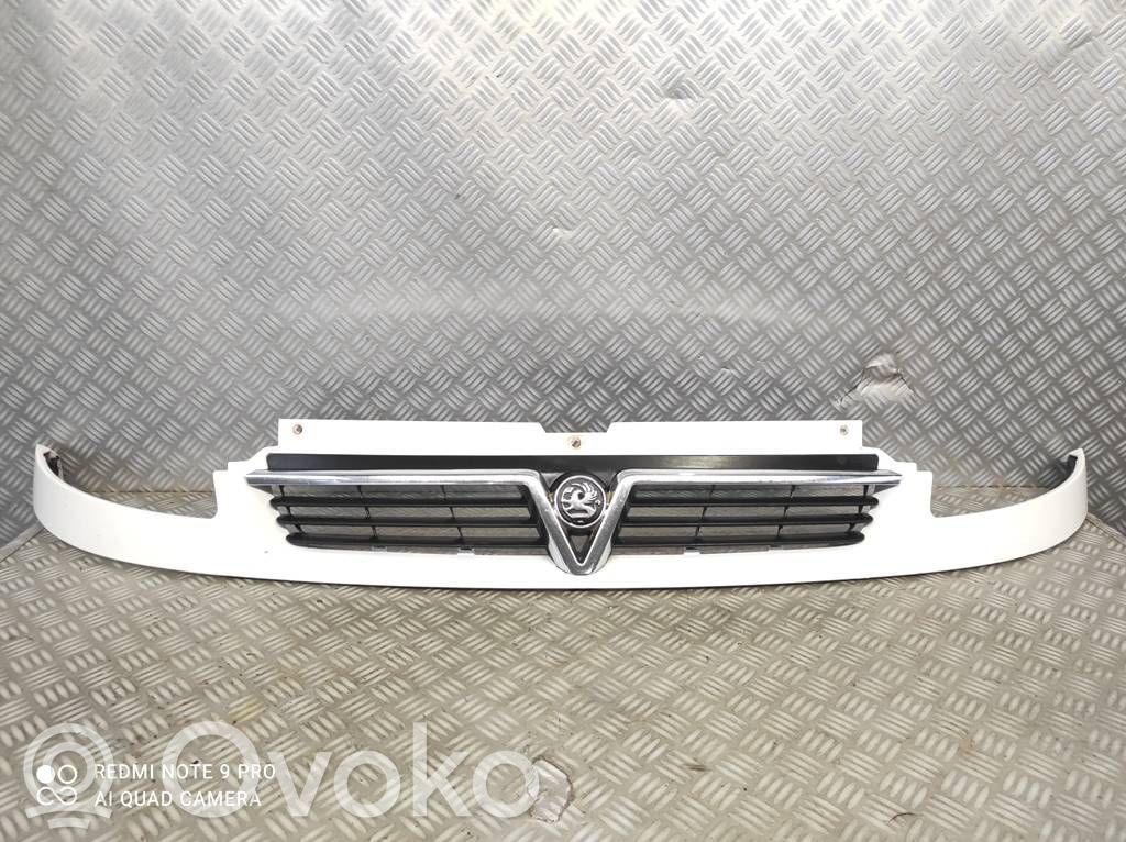 Opel Vivaro Maskownica / Grill / Atrapa górna chłodnicy 