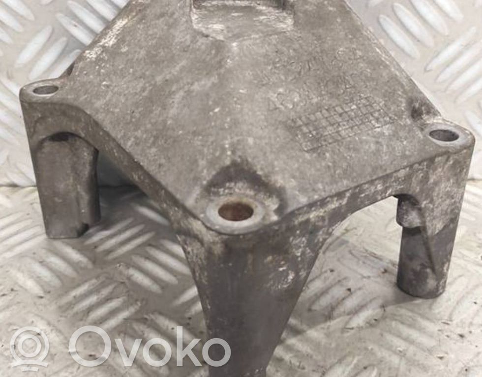 Opel Meriva B Engine mounting bracket 