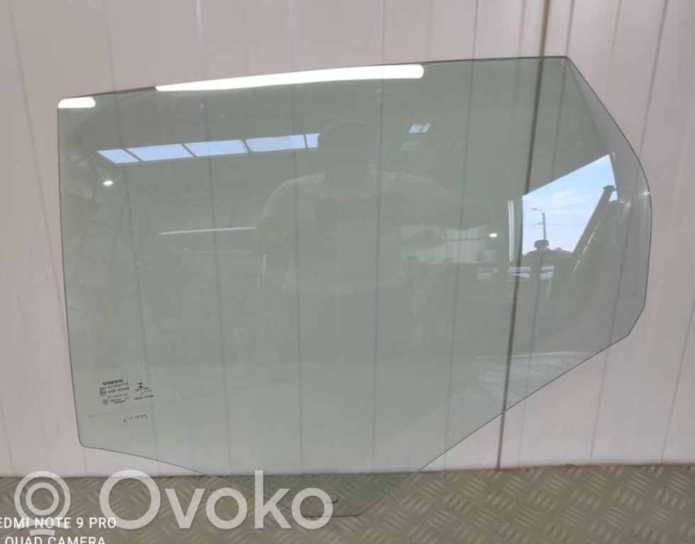 Volvo V40 Pagrindinis galinių durų stiklas 
