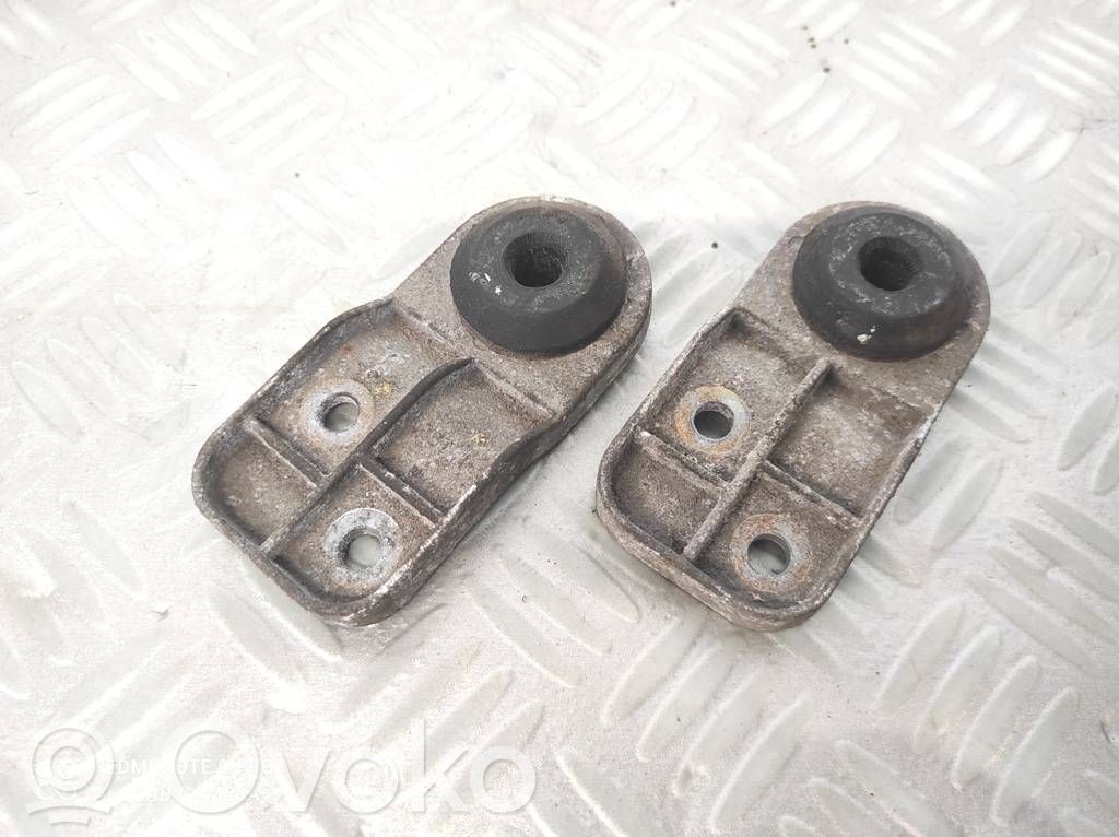 Opel Karl Staffa di montaggio del radiatore 