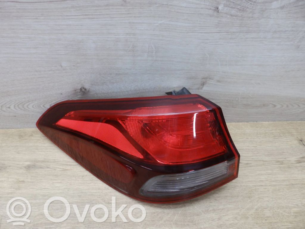 Hyundai i30 fastback Luz trasera/de freno 