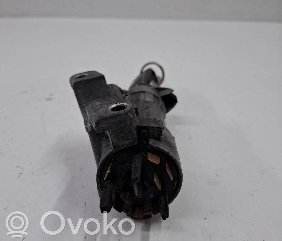 Audi A6 S6 C5 4B Užvedimo spynelė 