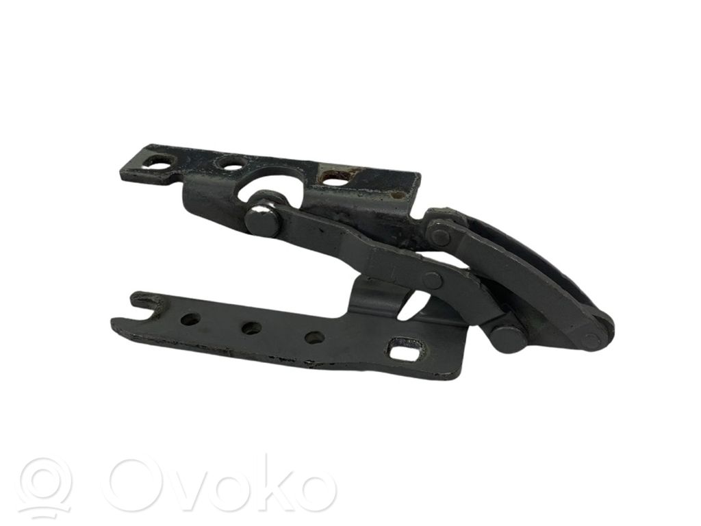 Engine bonnet/hood hinges   8240333