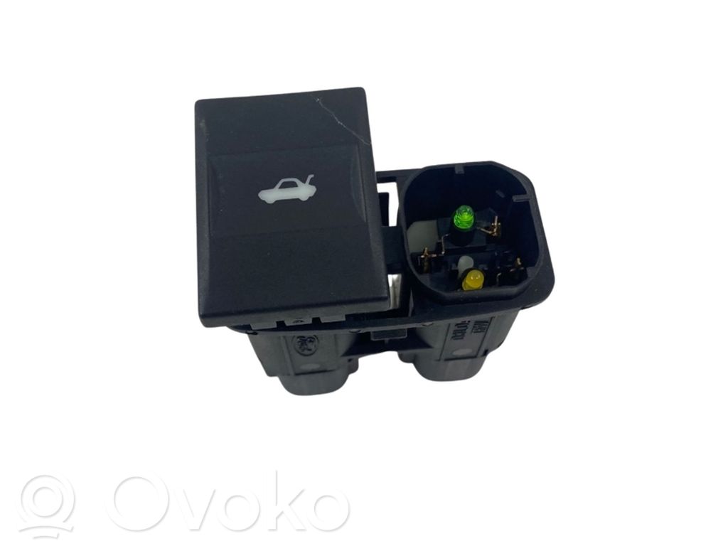 Ford Escort Tailgate/boot open switch button 