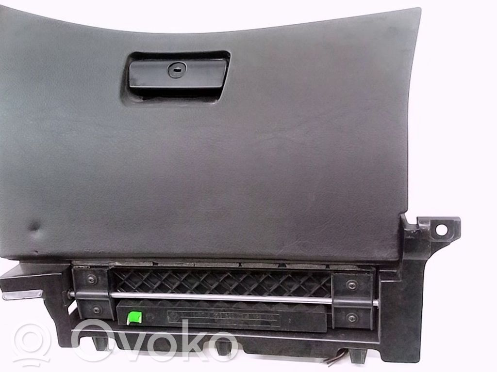 BMW 3 E46 Daiktadėžės (bordačioko) komplektas 