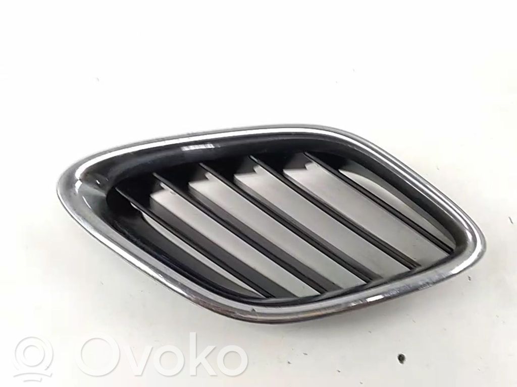 Saab 9-3 Ver1 Etupuskurin ylempi jäähdytinsäleikkö 