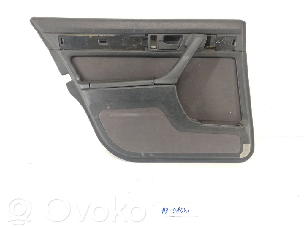 Apšuvums aizmugurējām durvīm