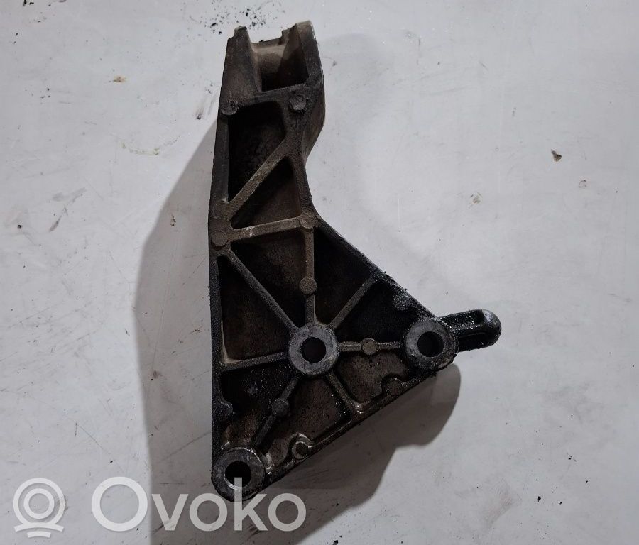 Engine mount bracket   13174501