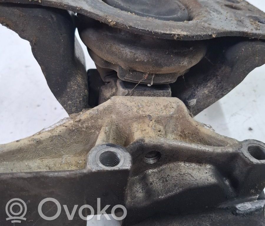 Dacia Logan I Engine mount bracket 