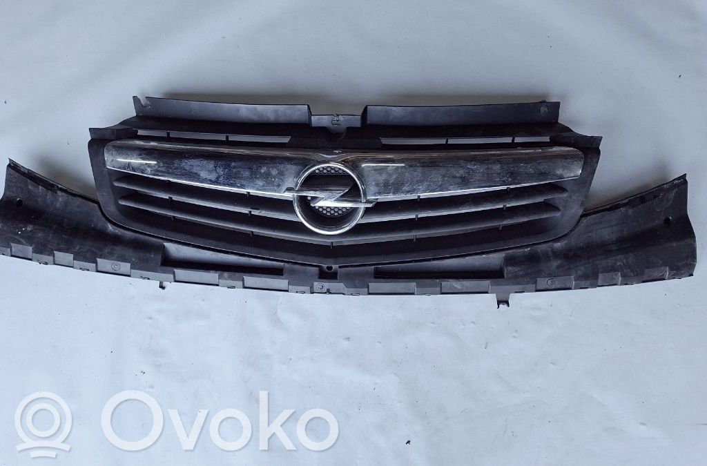 Opel Vivaro Front grill 