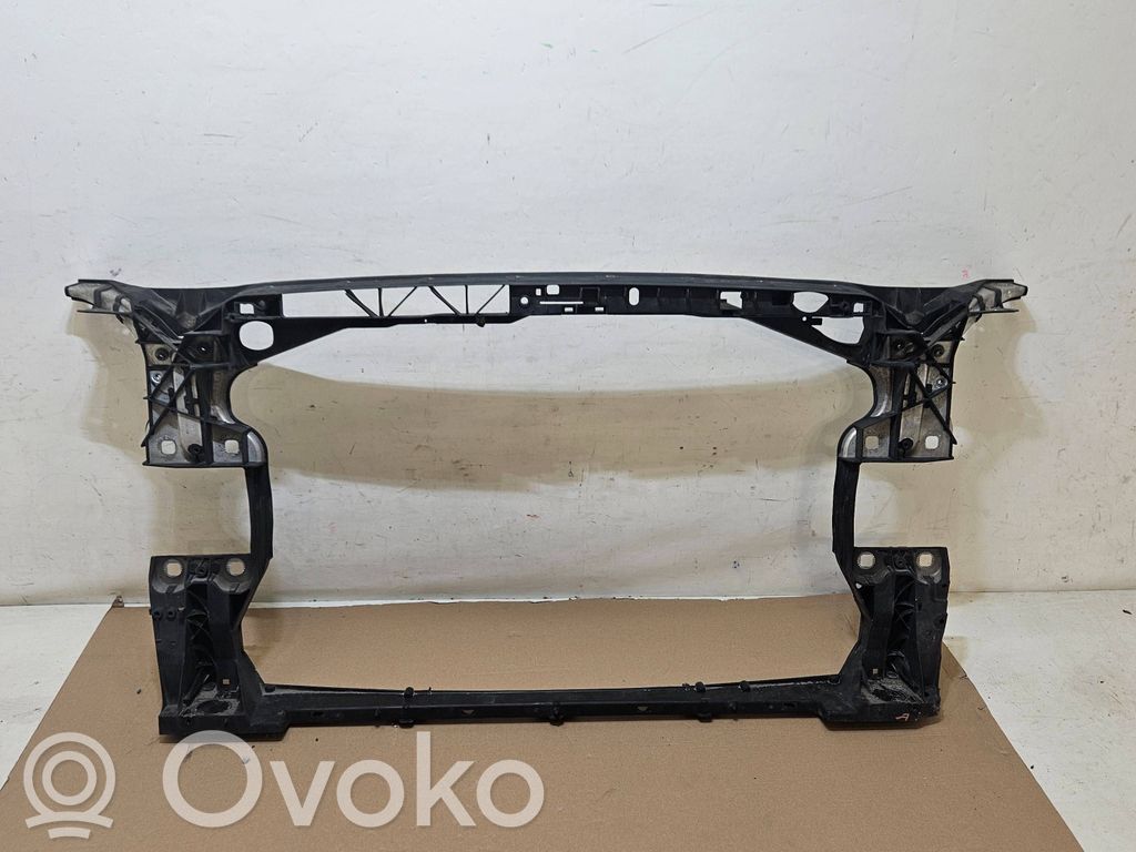 Audi A4 S4 B9 Radiatorių panelė 