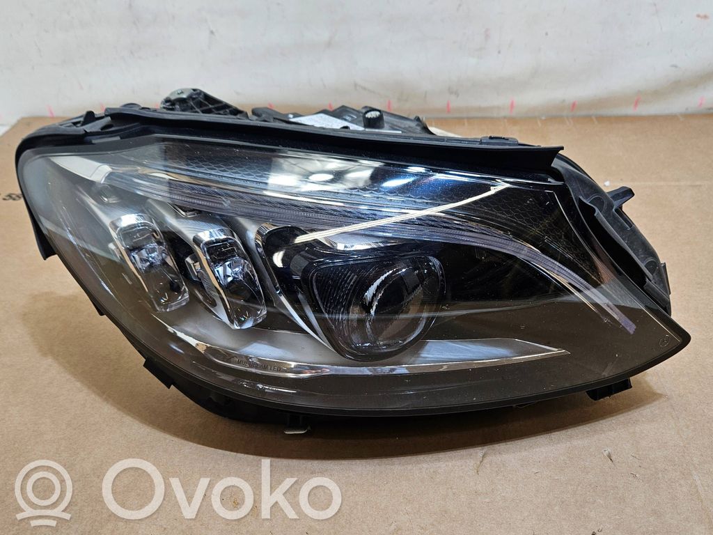 Mercedes-Benz C W205 Lampa przednia 