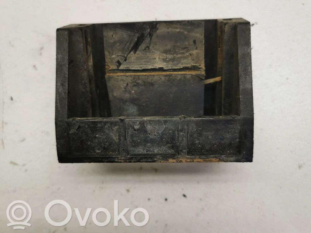Radiator mount bracket   7533537,14532410,01108914