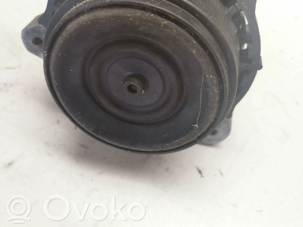 Engine mount bracket   6860457,140120