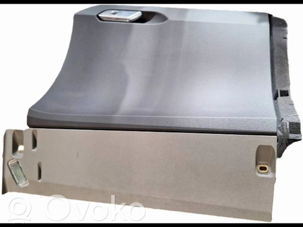 Audi e-tron Glove box 