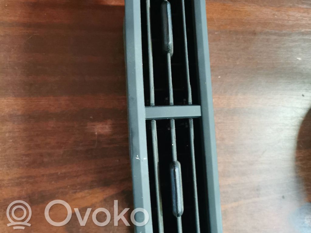 Volkswagen T-Cross Dysze / Kratki środkowego nawiewu deski rozdzielczej 