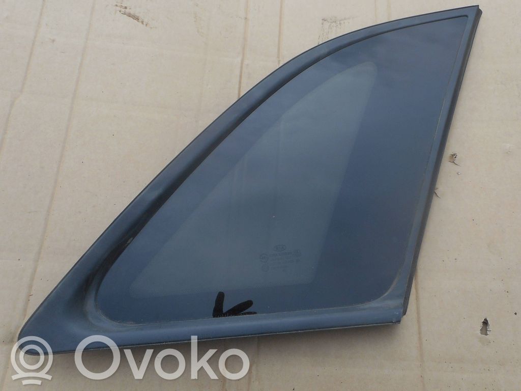 KIA Sorento Vidrio lateral trasero 
