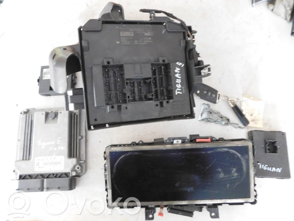 Volkswagen Tiguan Kit cu ECU motor și set închidere uși 