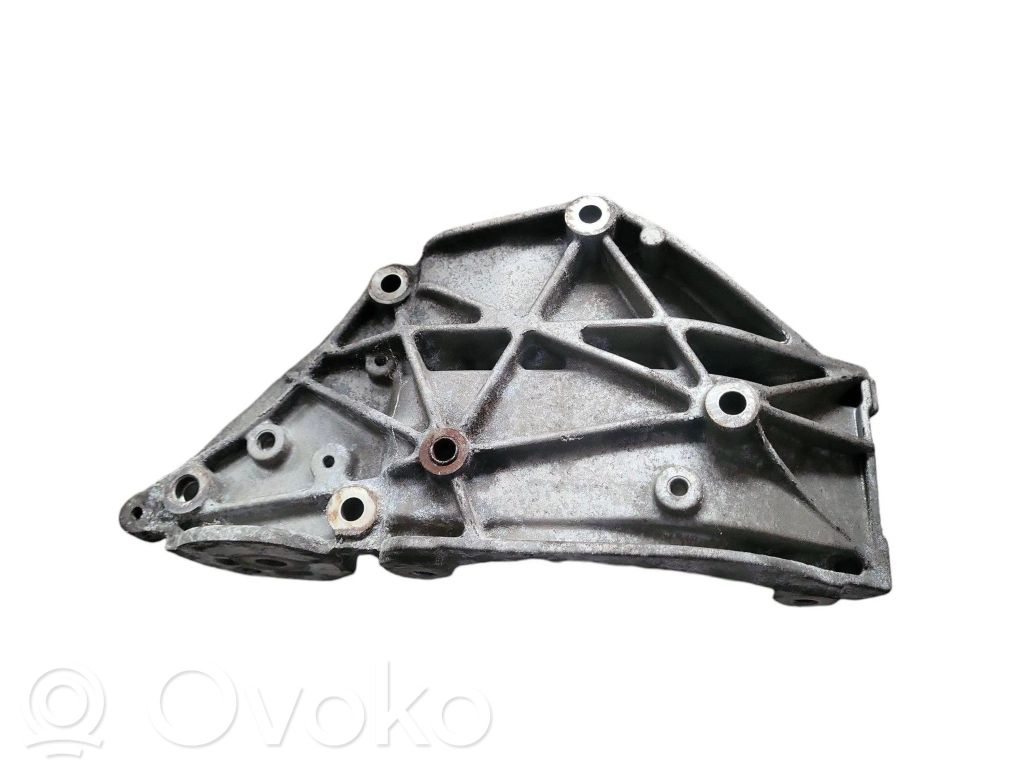 Ford Focus C-MAX Generator/alternator bracket 