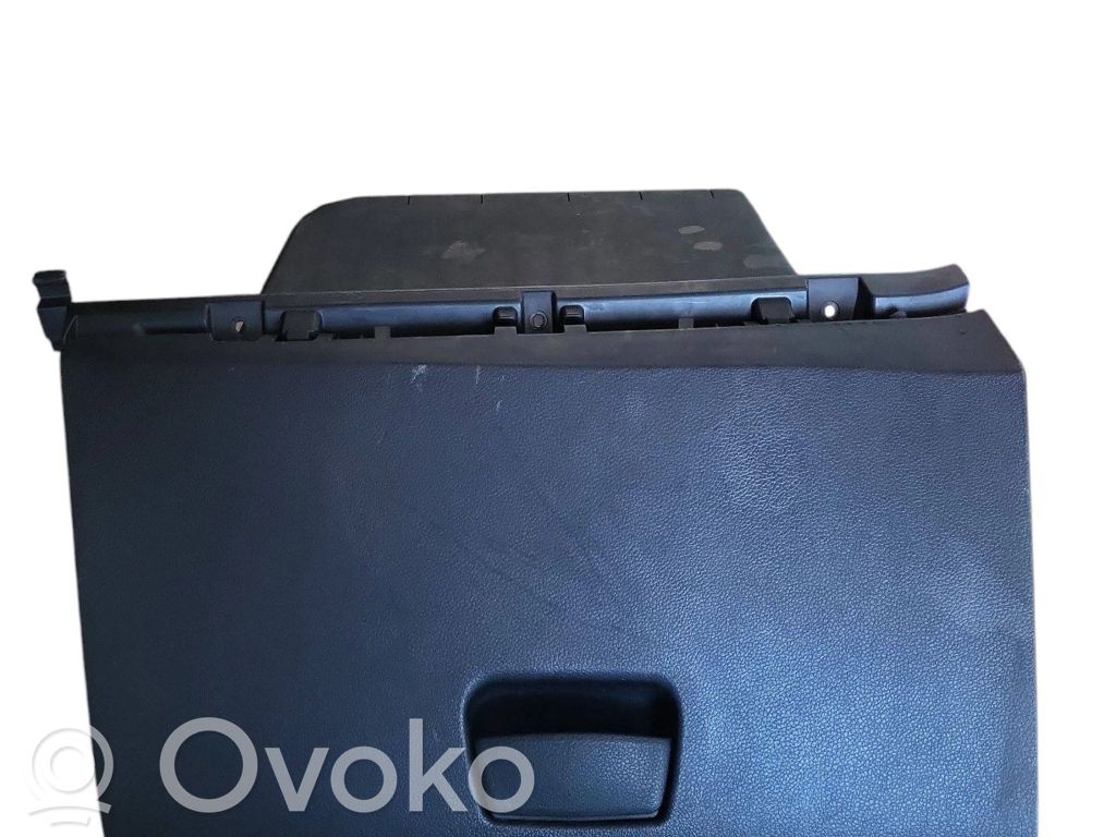 KIA Rio Glove box 
