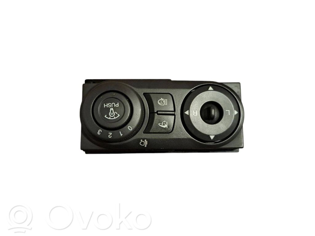 Wing mirror switch