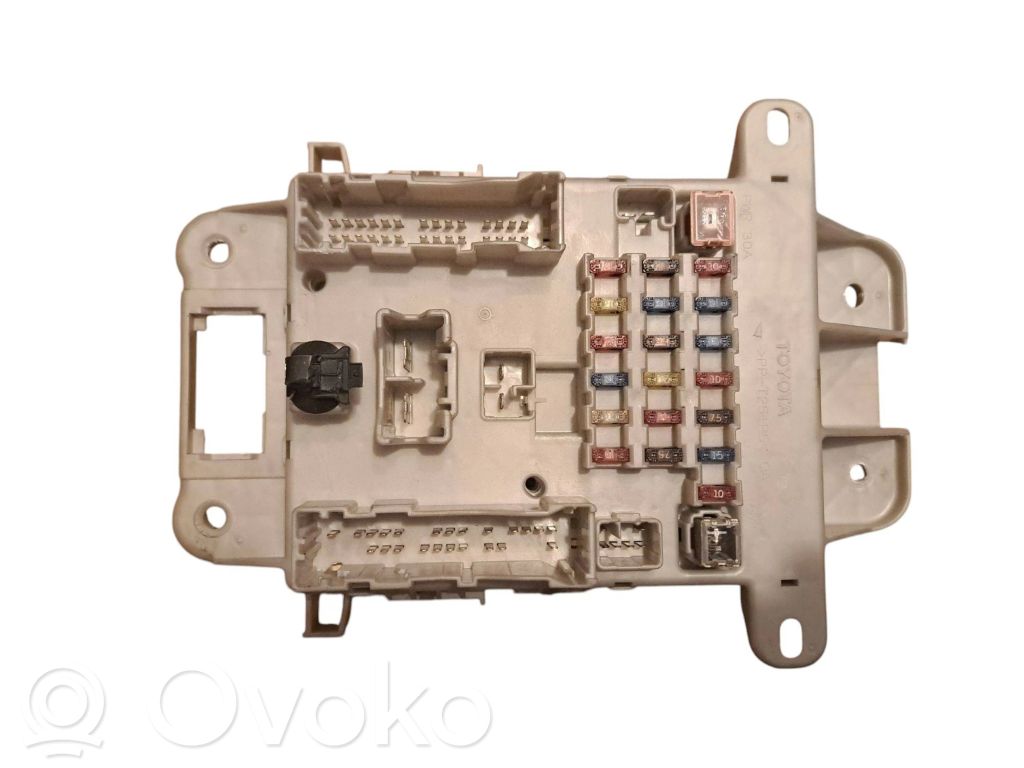 Toyota RAV 4 (XA20) Saugiklių dėžė (komplektas) 