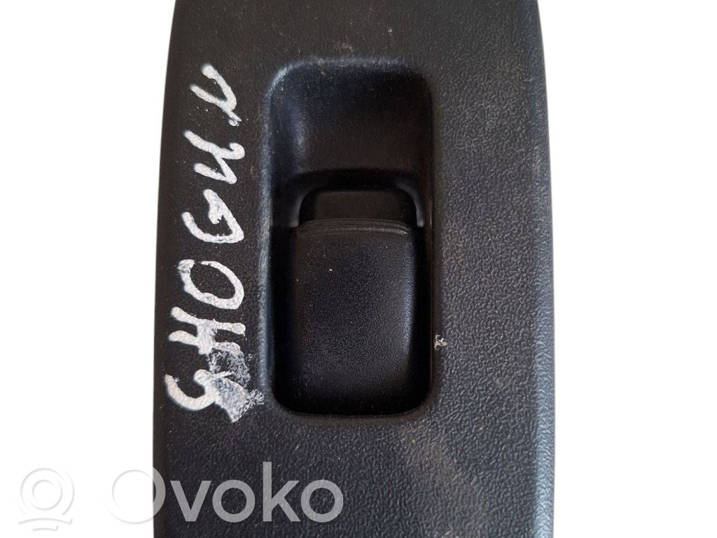 Mitsubishi Shogun Electric window control switch 