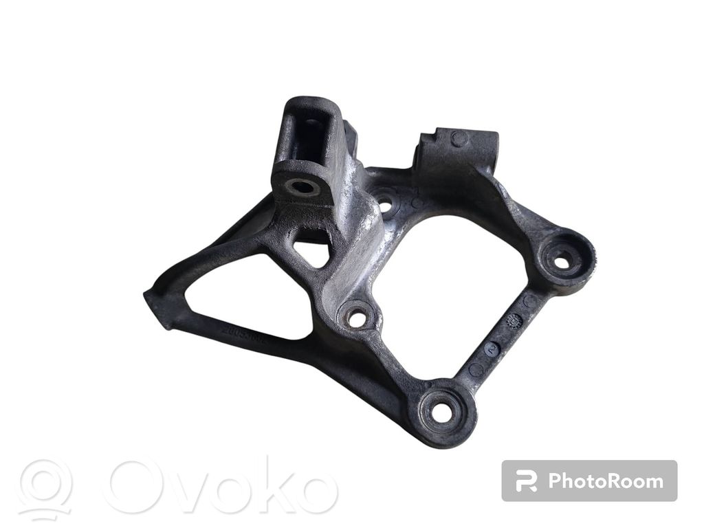 Citroen Berlingo Engine mounting bracket 