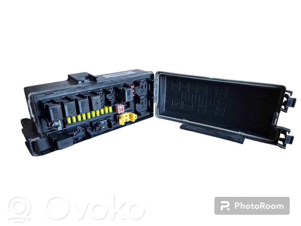 Jeep Grand Cherokee (WK) Fuse module 
