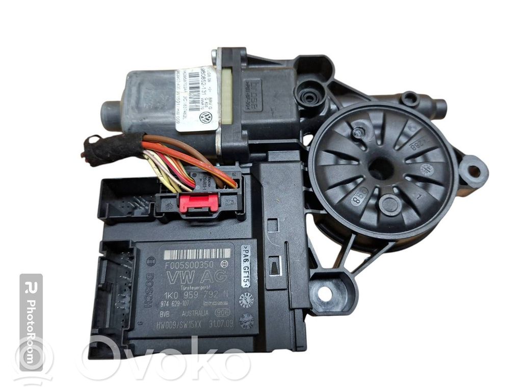 Volkswagen PASSAT B6 Silnik regulatora szyby drzwi przednich 