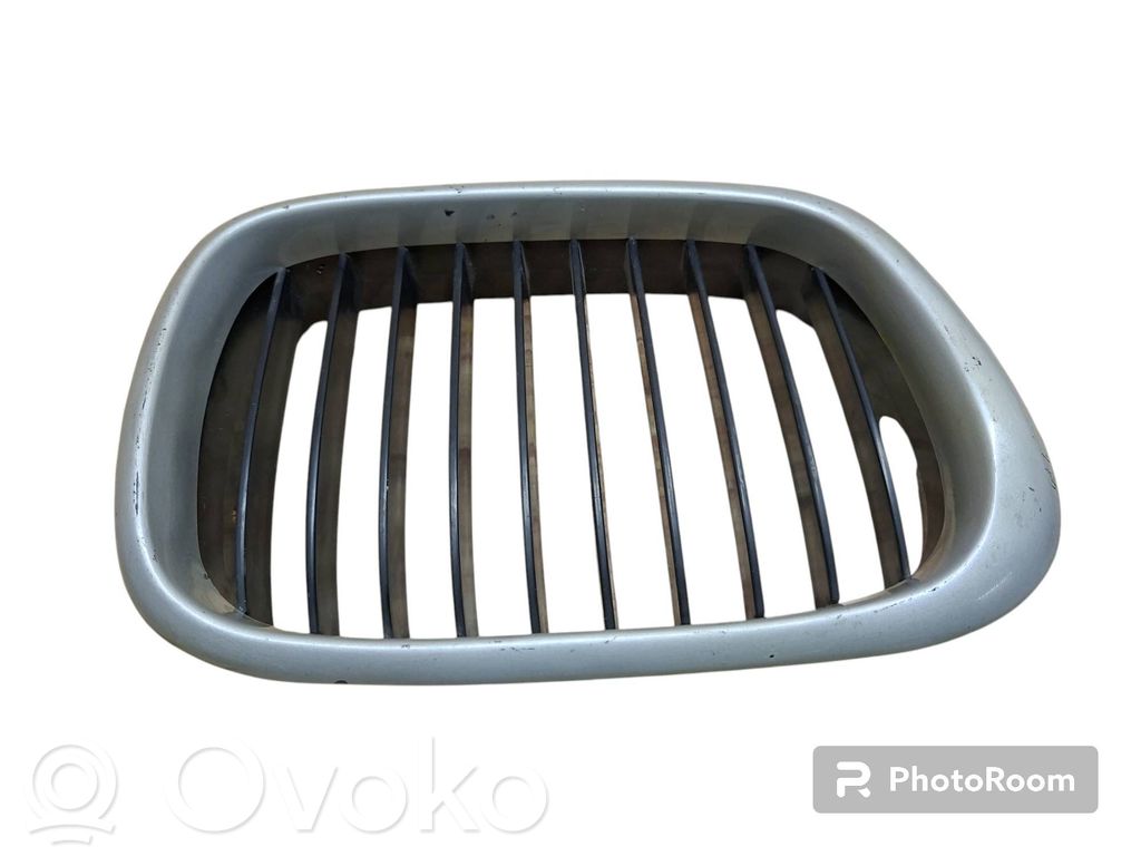 Front bumper upper radiator grill