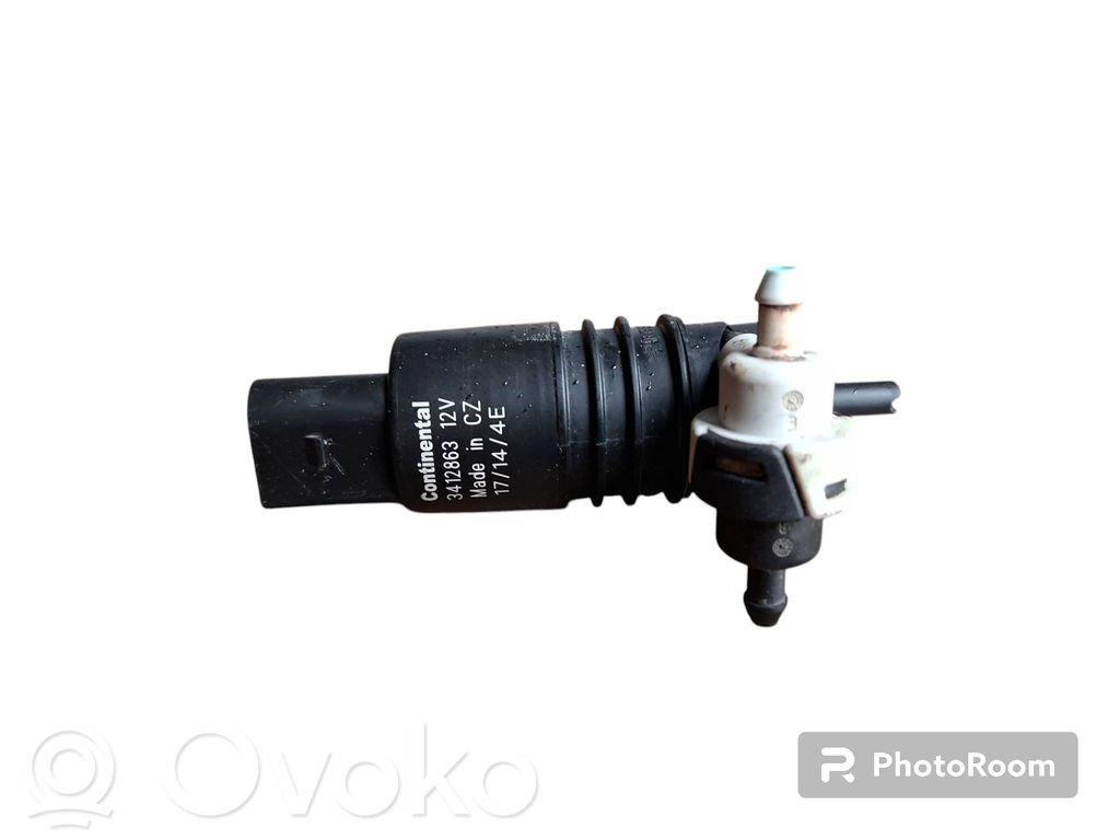 Honda CR-V Windscreen/windshield washer pump 