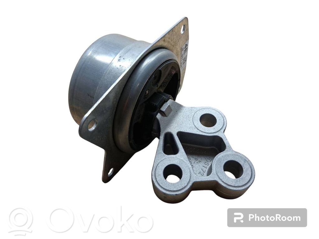 Opel Insignia A Engine mount bracket 