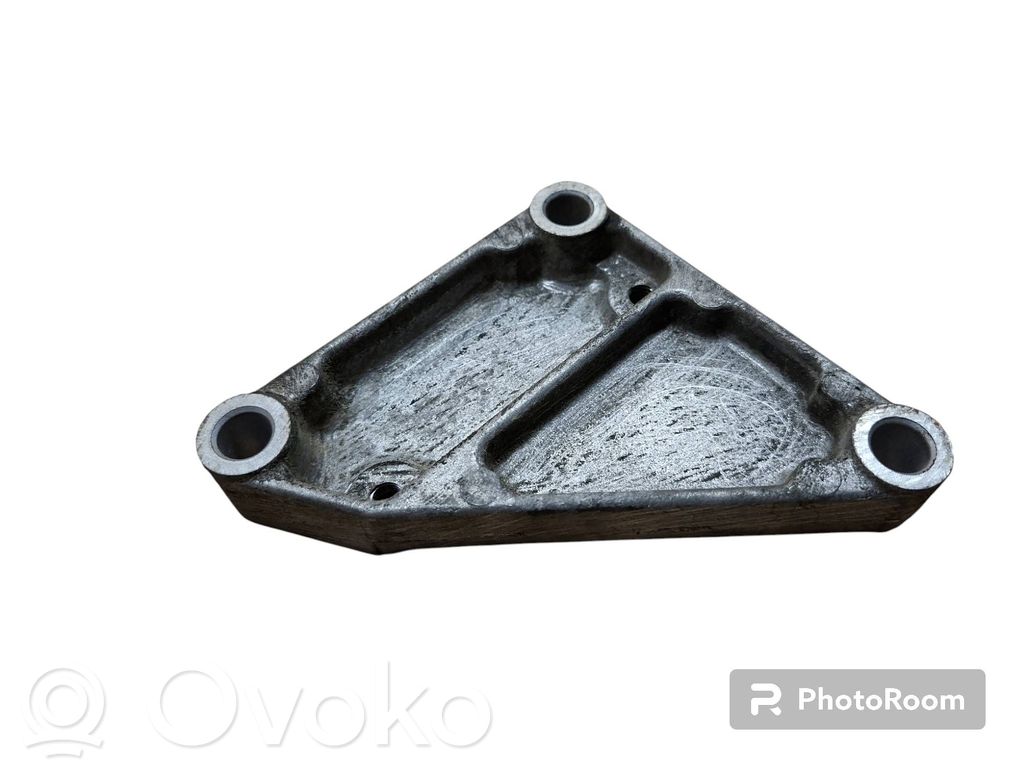 Mazda 6 Soporte del refrigerador de la válvula EGR 