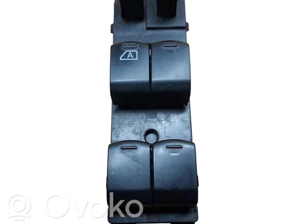 Subaru Forester SH Electric window control switch 