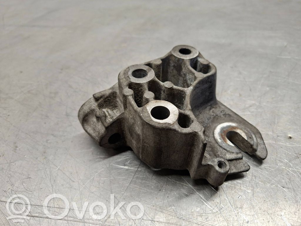 Ford Galaxy Engine mounting bracket 
