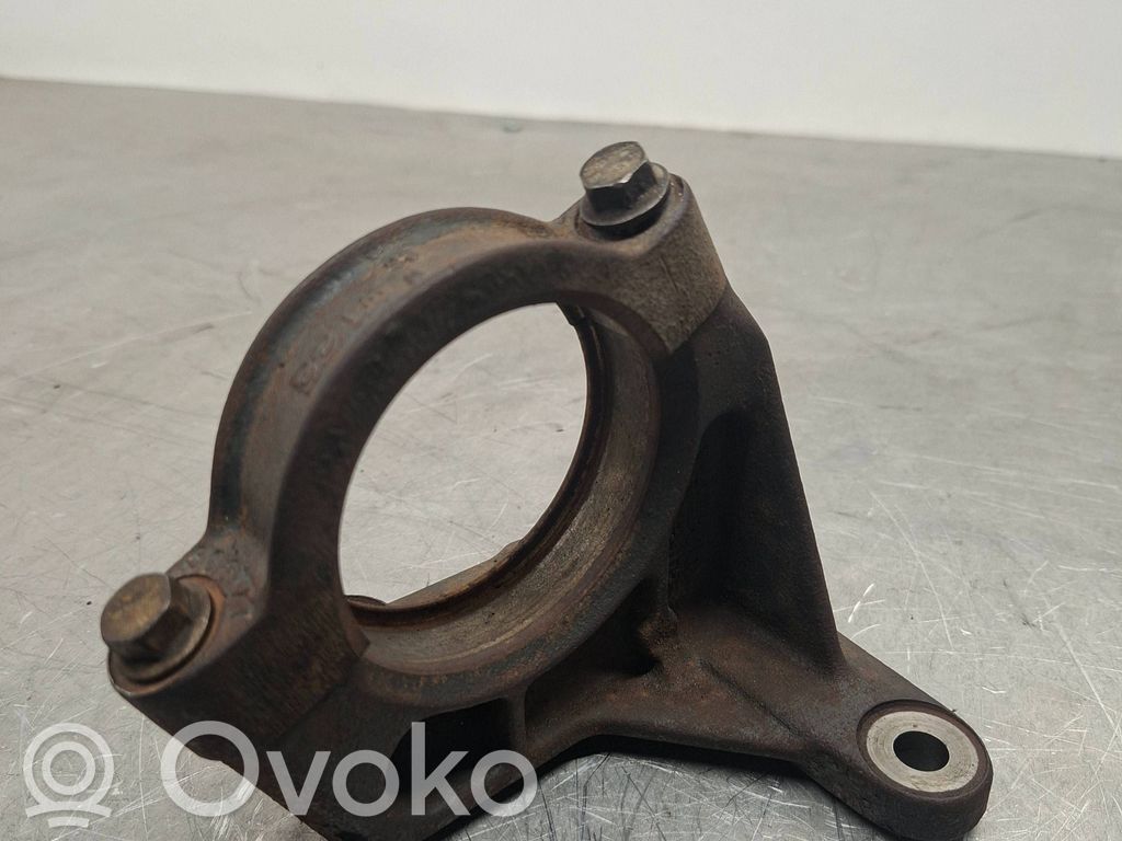 Volvo XC70 Driveshaft support bearing bracket 