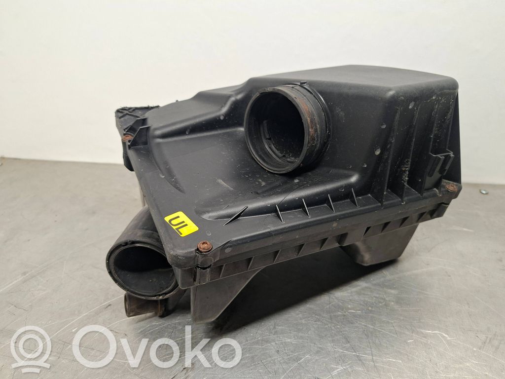 Opel Astra H Air filter box 